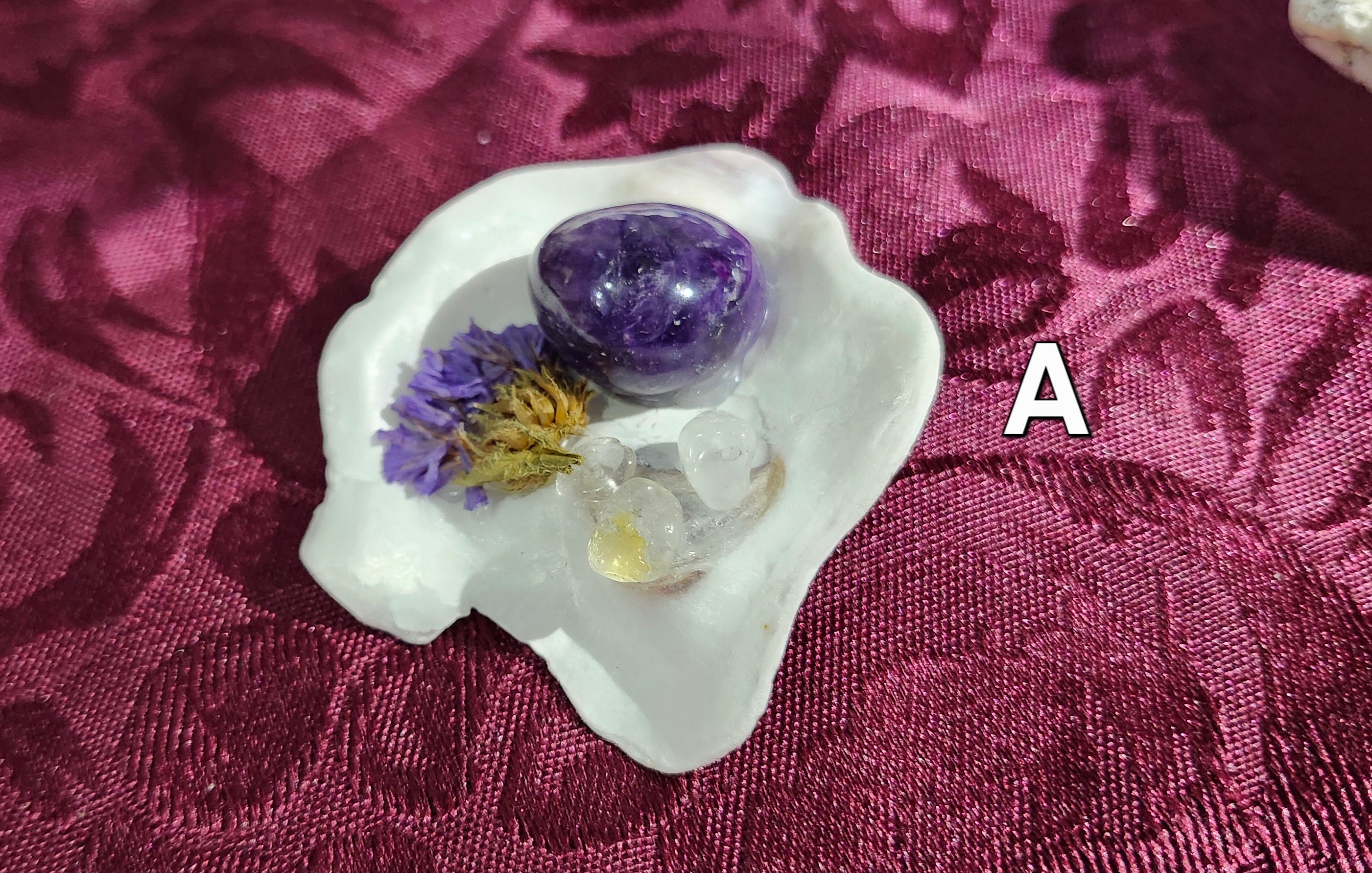 (A) BC Oyster Shell Crystal Decor